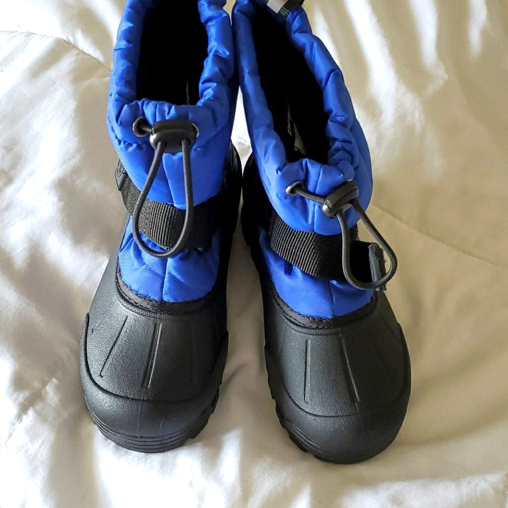 Snow boots